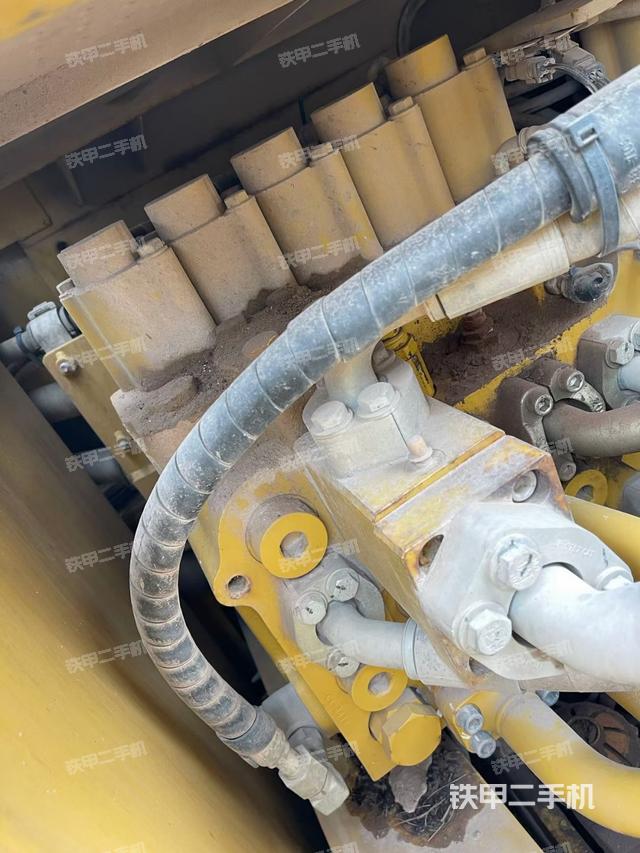 回转马达和主控阀（整机外观）