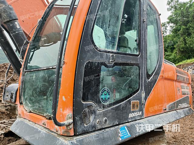 驾驶室整体（整机外观）