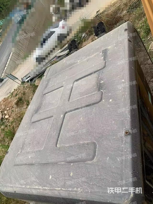 驾驶室顶部（整机外观）