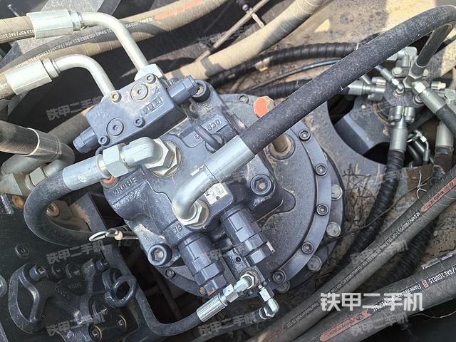 回转马达和主控阀（整机外观）