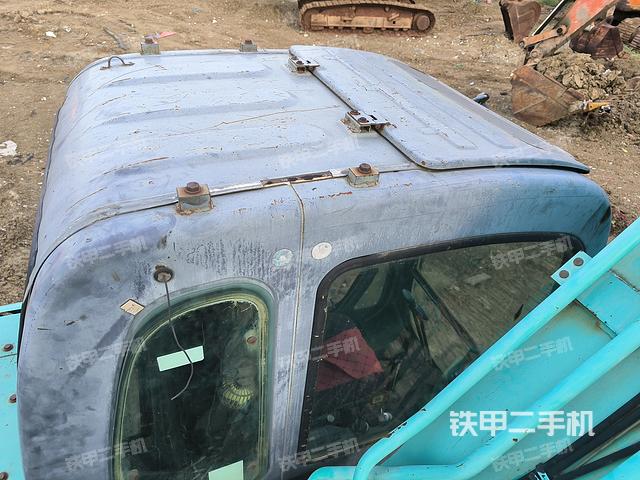 驾驶室顶部（整机外观）