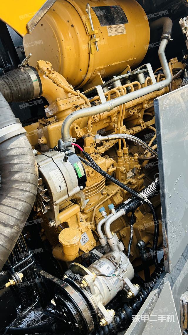 发动机右侧（整机外观及大件）