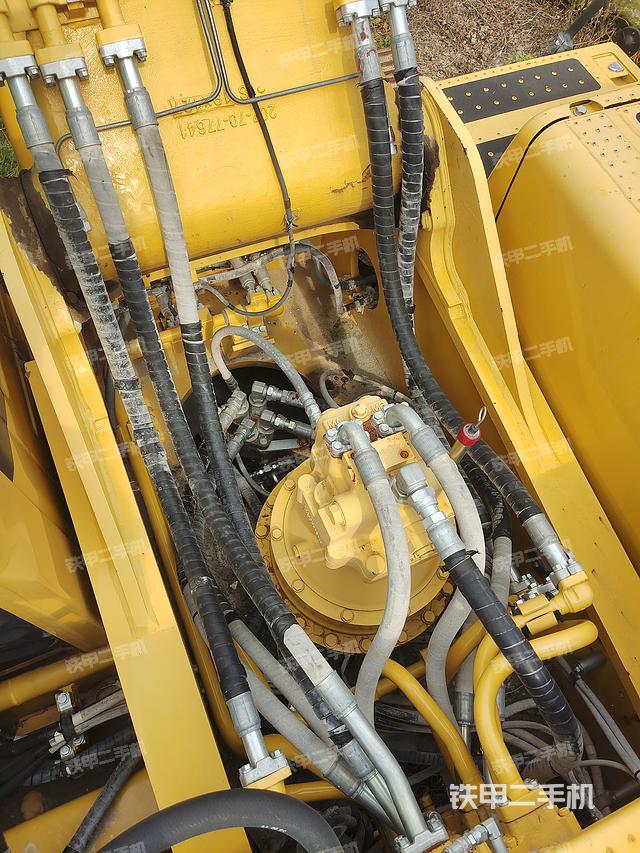 回转马达和主控阀（整机外观）