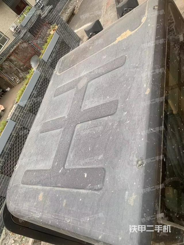 驾驶室顶部（整机外观）