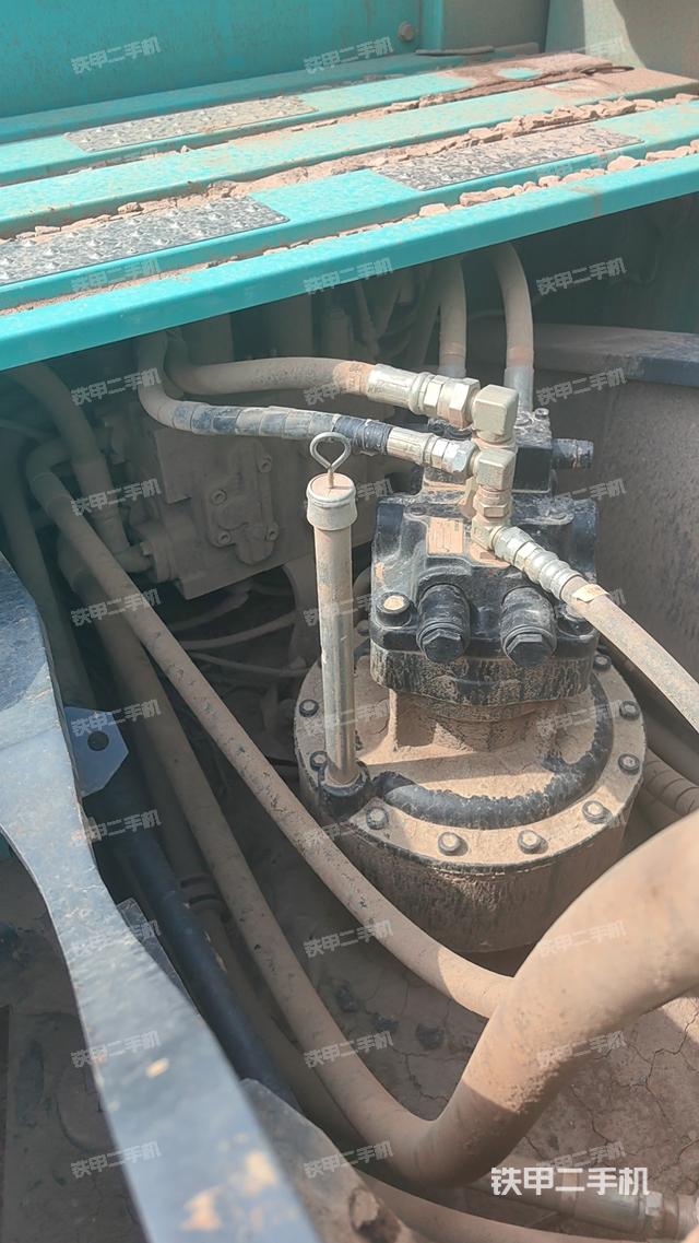 回转马达和主控阀（整机外观）