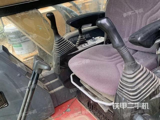 驾驶室整体（整机外观）