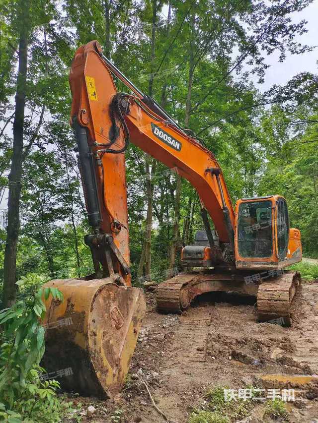 斗山DX220LC-9C挖掘机
