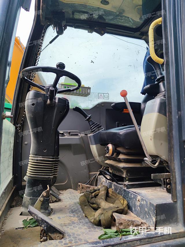 驾驶室整体（整机外观）