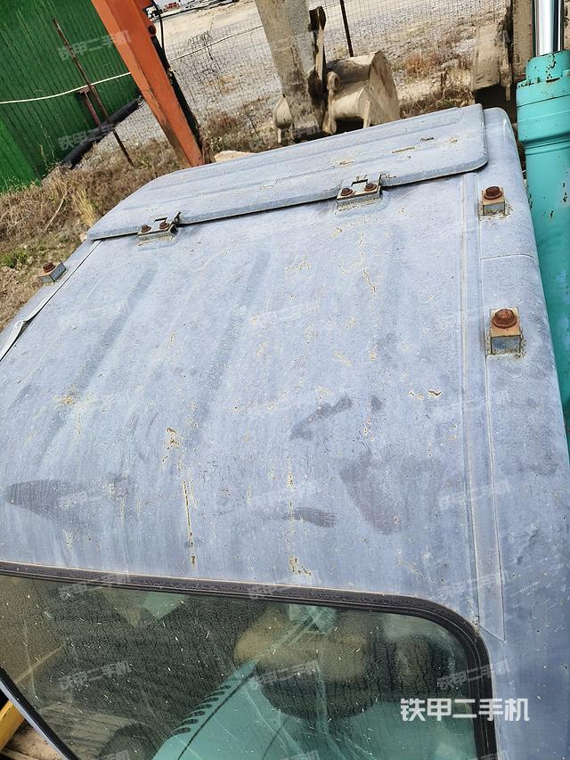 驾驶室顶部（整机外观）