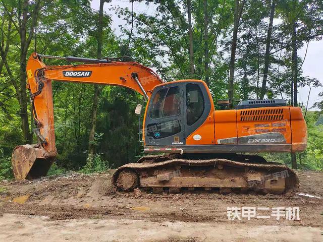 驾驶室顶部（整机外观）