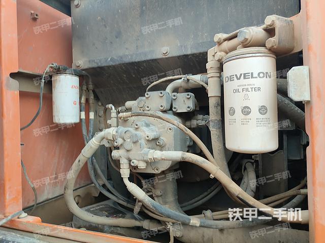 液压泵舱室正面整体（整机外观）