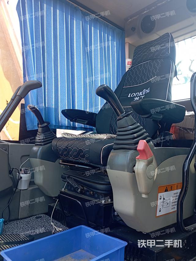 驾驶室整体（整机外观）