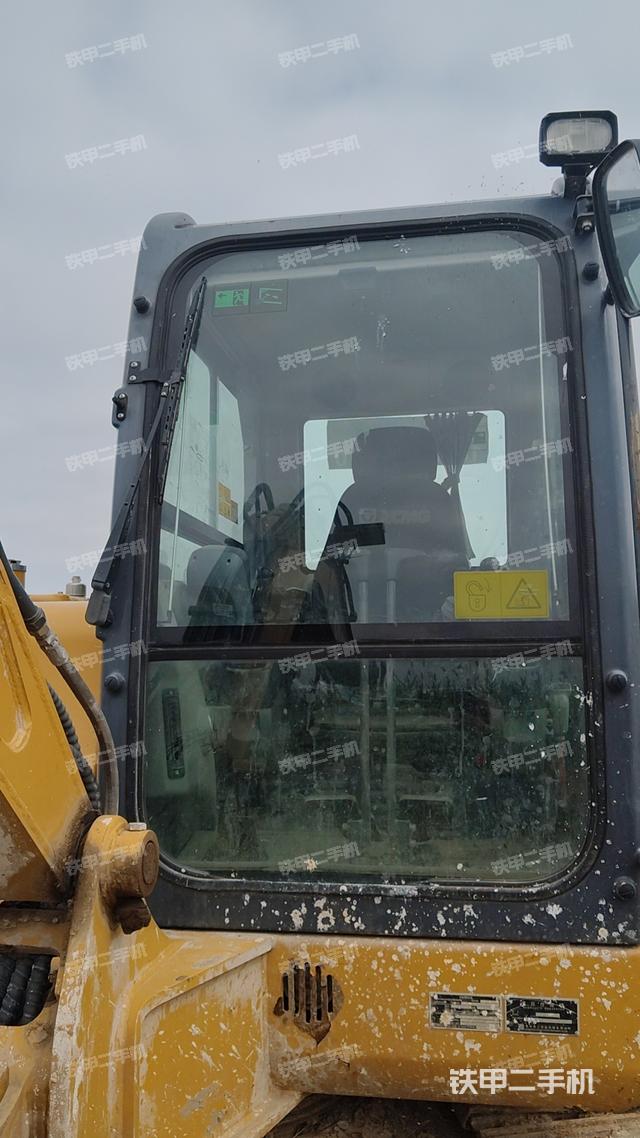 驾驶室顶部（整机外观）