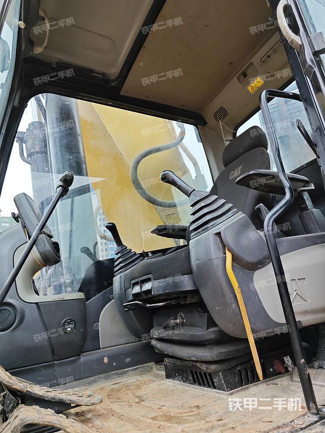 驾驶室顶部（整机外观）