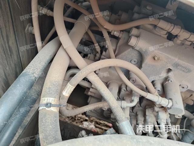 回转马达和主控阀（整机外观）