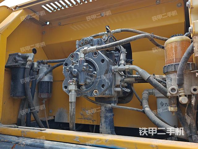 液压泵舱室正面整体（整机外观）