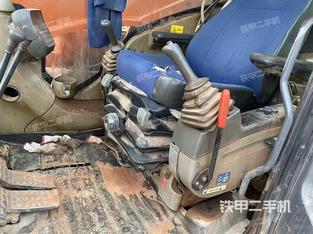 驾驶室整体（整机外观）