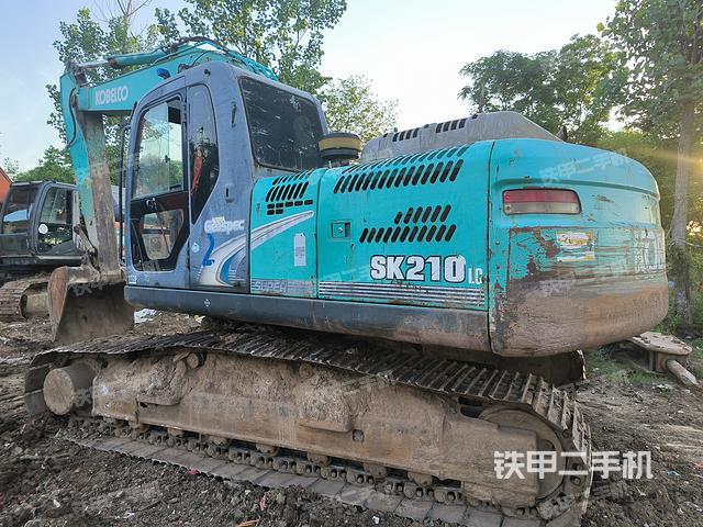 神钢SK200超8挖掘机