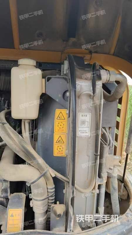 回转马达和主控阀（整机外观）