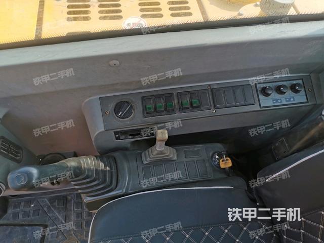 座椅右侧控制台/钥匙门/油门/含右手柄（驾驶室部分）