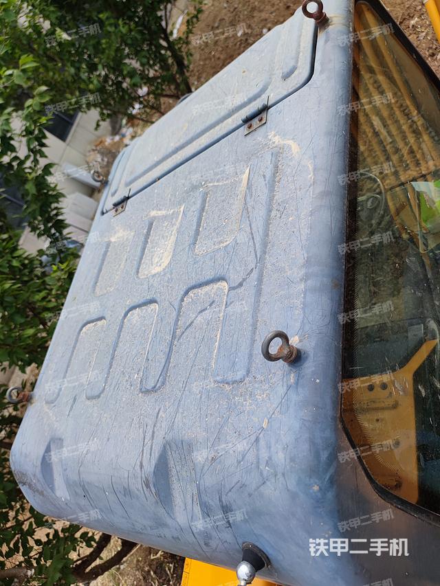 驾驶室顶部（整机外观）