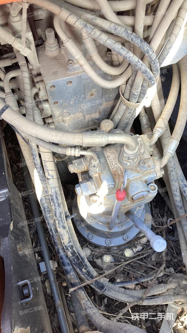 回转马达和主控阀（整机外观）