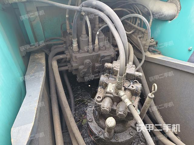 回转马达和主控阀（整机外观）