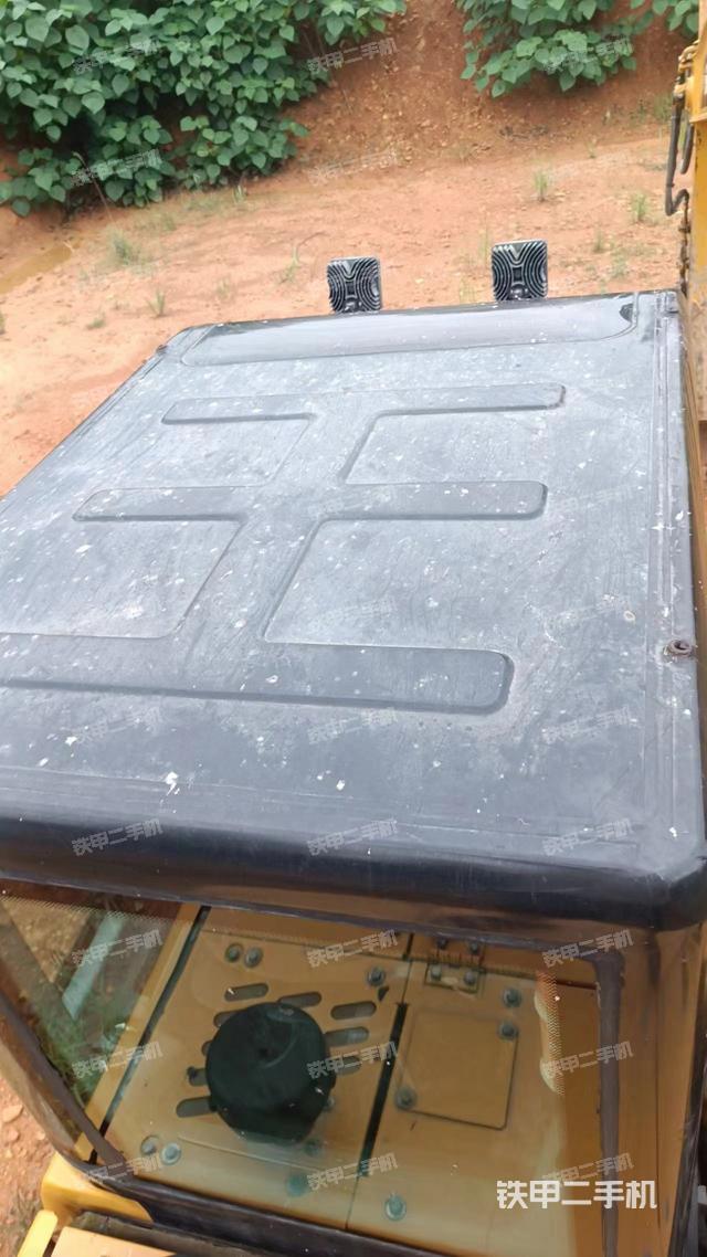 驾驶室顶部（整机外观）