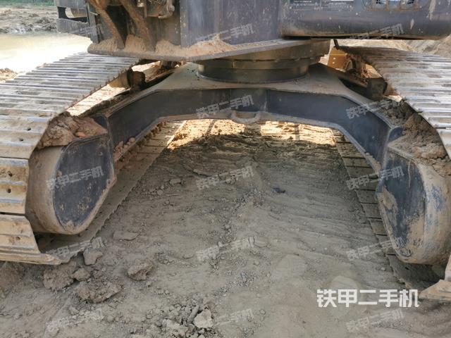 转盘和下车架正前（工作和回转装置）