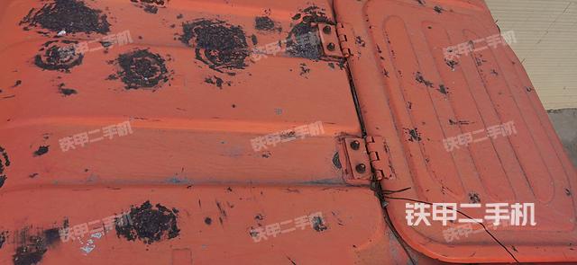 驾驶室顶部（整机外观）