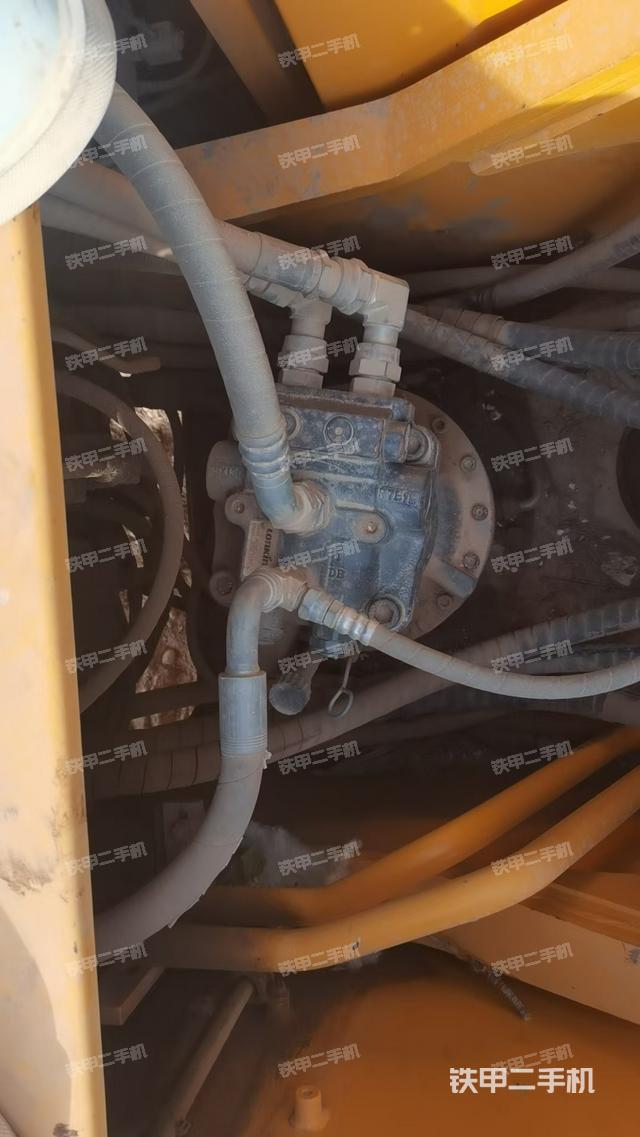 回转马达和主控阀（整机外观）