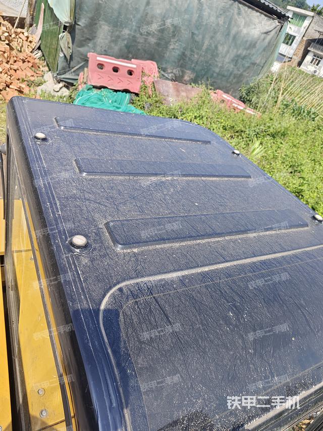 驾驶室顶部（整机外观）