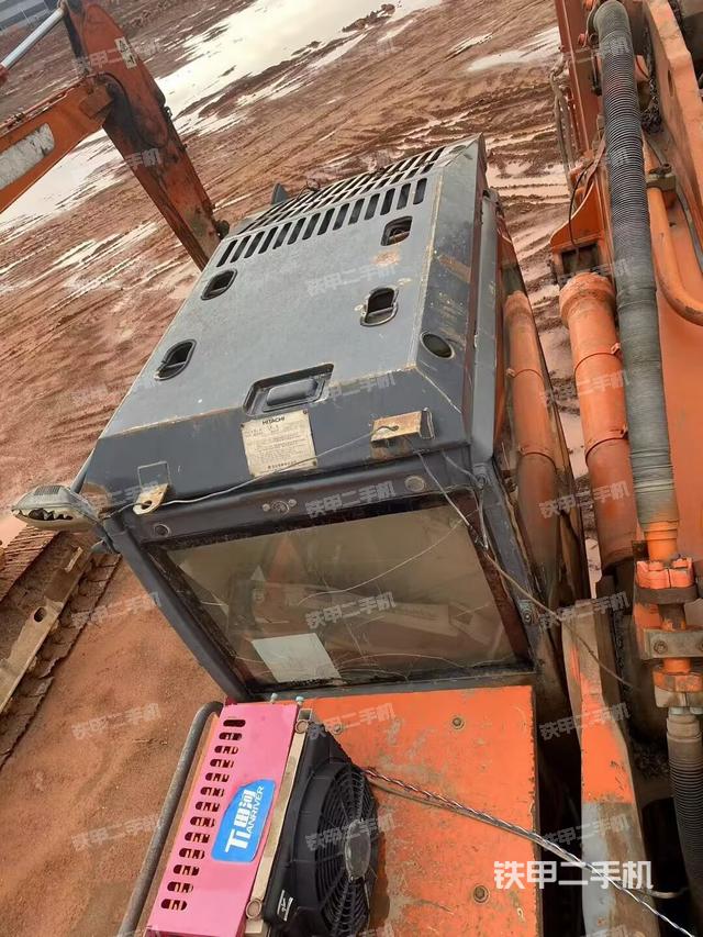 驾驶室顶部（整机外观）