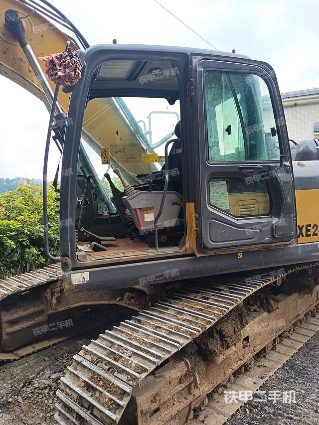 驾驶室整体（整机外观）