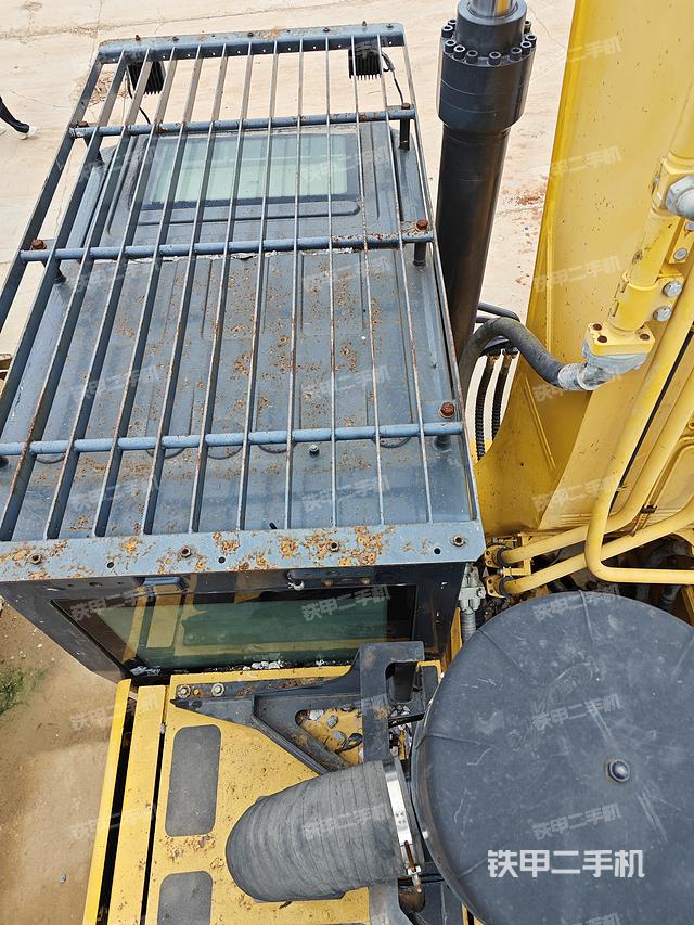 驾驶室顶部（整机外观）