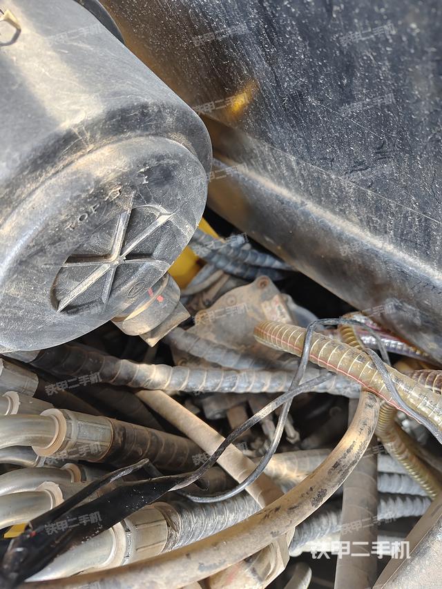 回转马达和主控阀（整机外观）