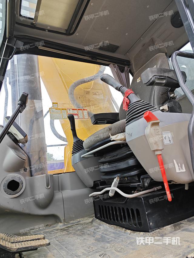 驾驶室整体（整机外观）