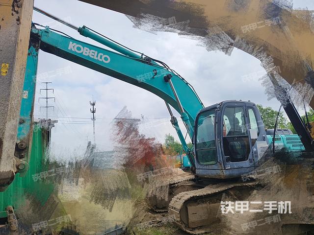 神钢SK200超8挖掘机