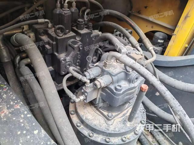 回转马达和主控阀（整机外观）