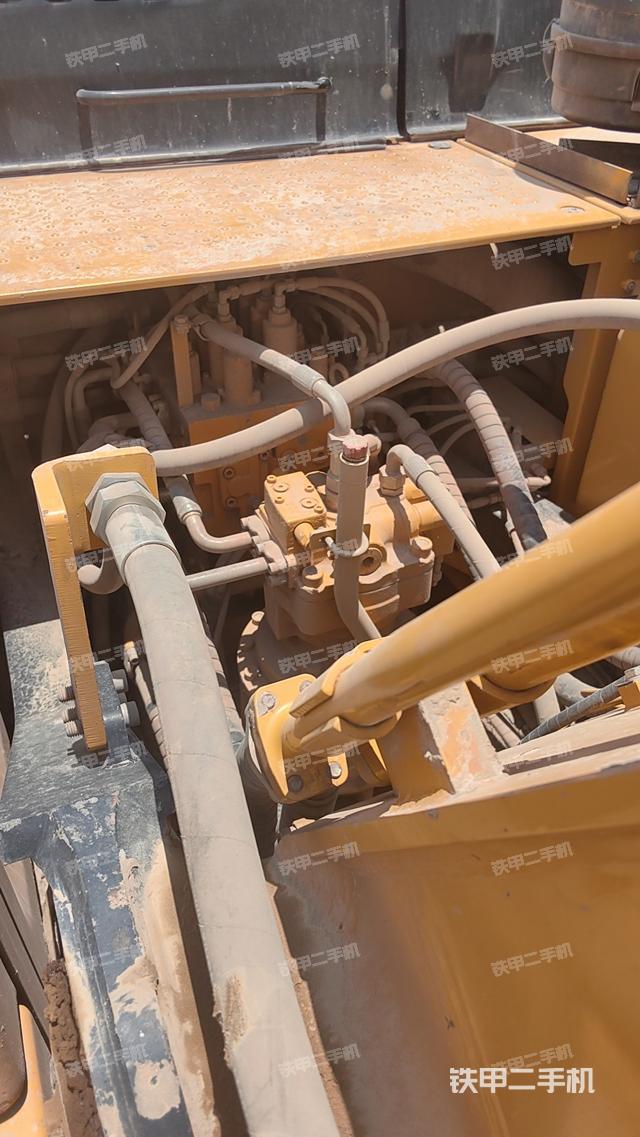 回转马达和主控阀（整机外观）