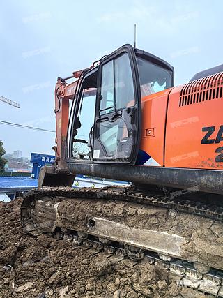 济南日立ZX200-5A挖掘机实拍图片