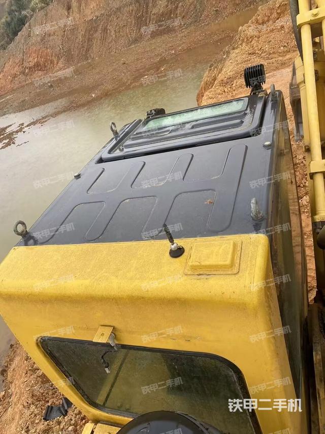 驾驶室顶部（整机外观）