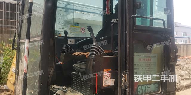 驾驶室整体（整机外观）