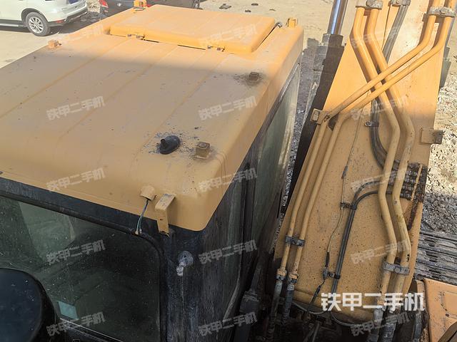 驾驶室顶部（整机外观）