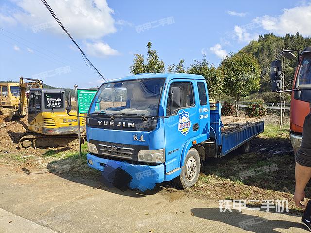 躍進(jìn)汽車(chē)4×2平板運(yùn)輸車(chē)