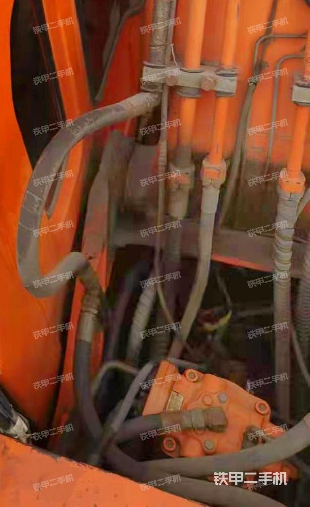 回转马达和主控阀（整机外观）