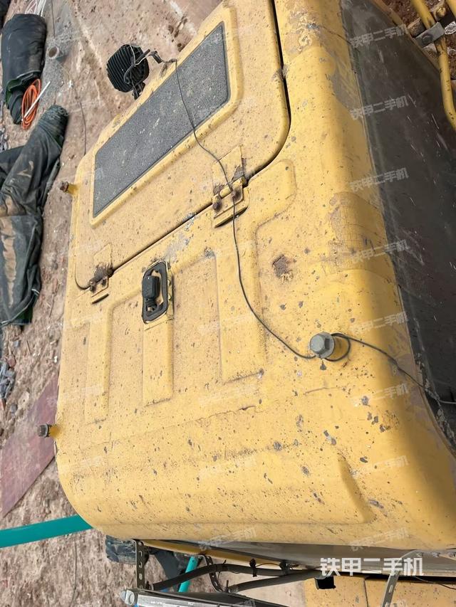 驾驶室顶部（整机外观）