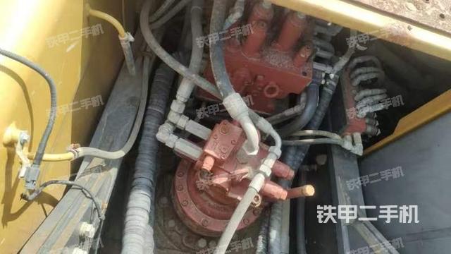 回转马达和主控阀（整机外观）