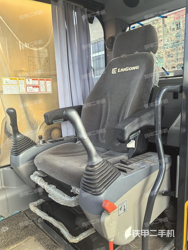 驾驶室整体（整机外观）