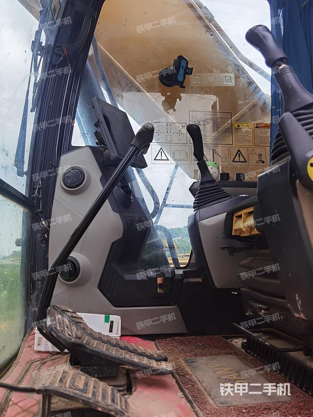 驾驶室整体（整机外观）